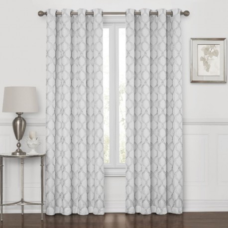 Cortina blackout de poliéster Regal Home Collections® Prescott de 1.27 x 2.41 m color blanco/gris